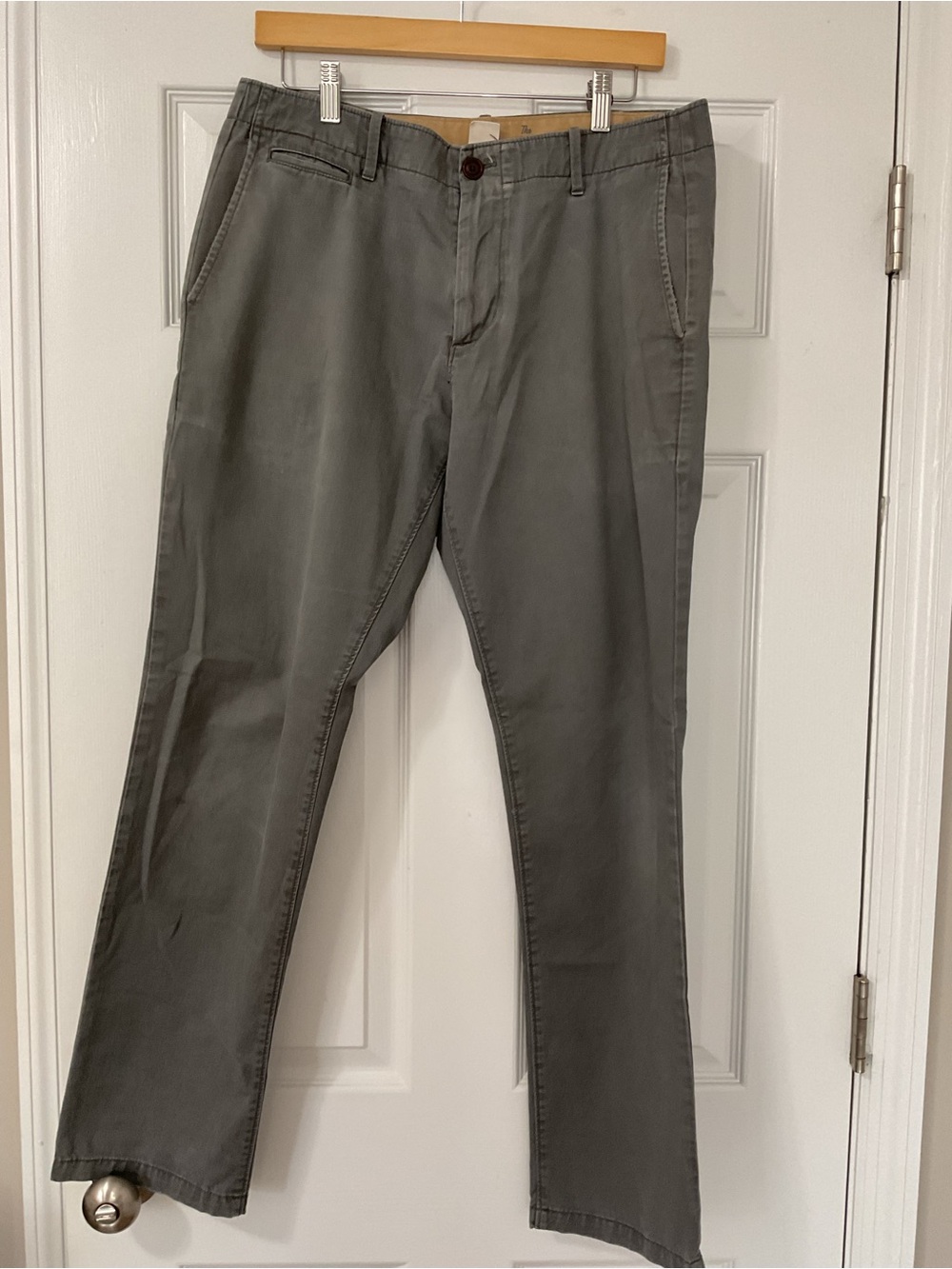 GAP Men’s Gray Straight Chino Pants